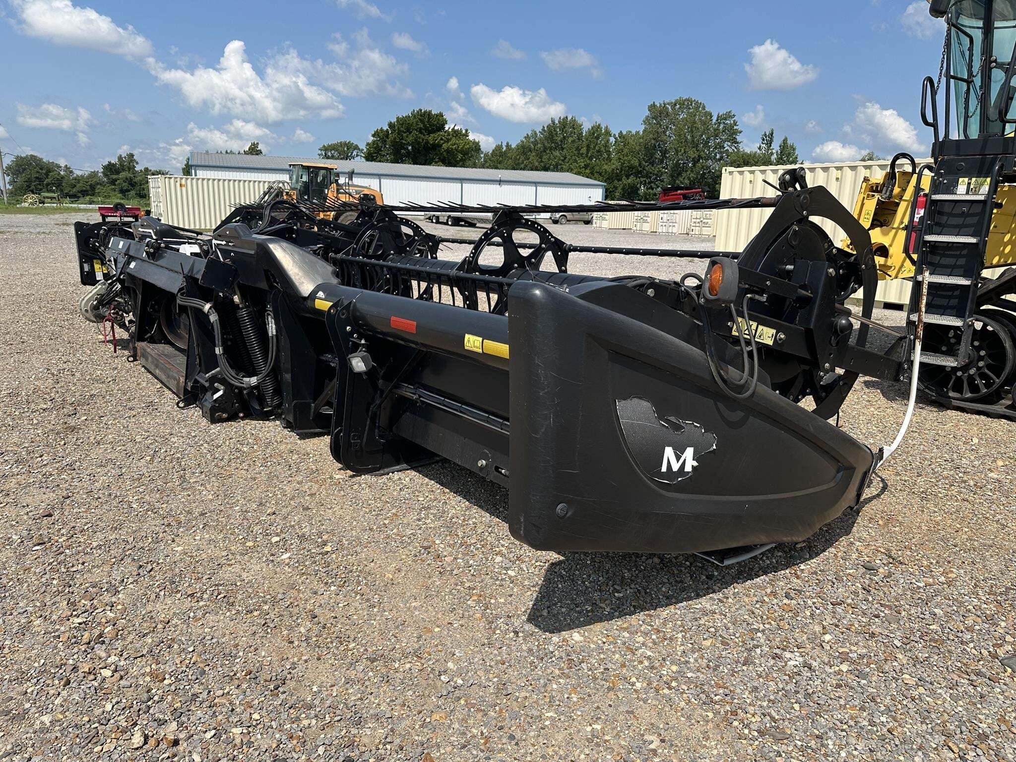 2017 MacDon FD75 Platform