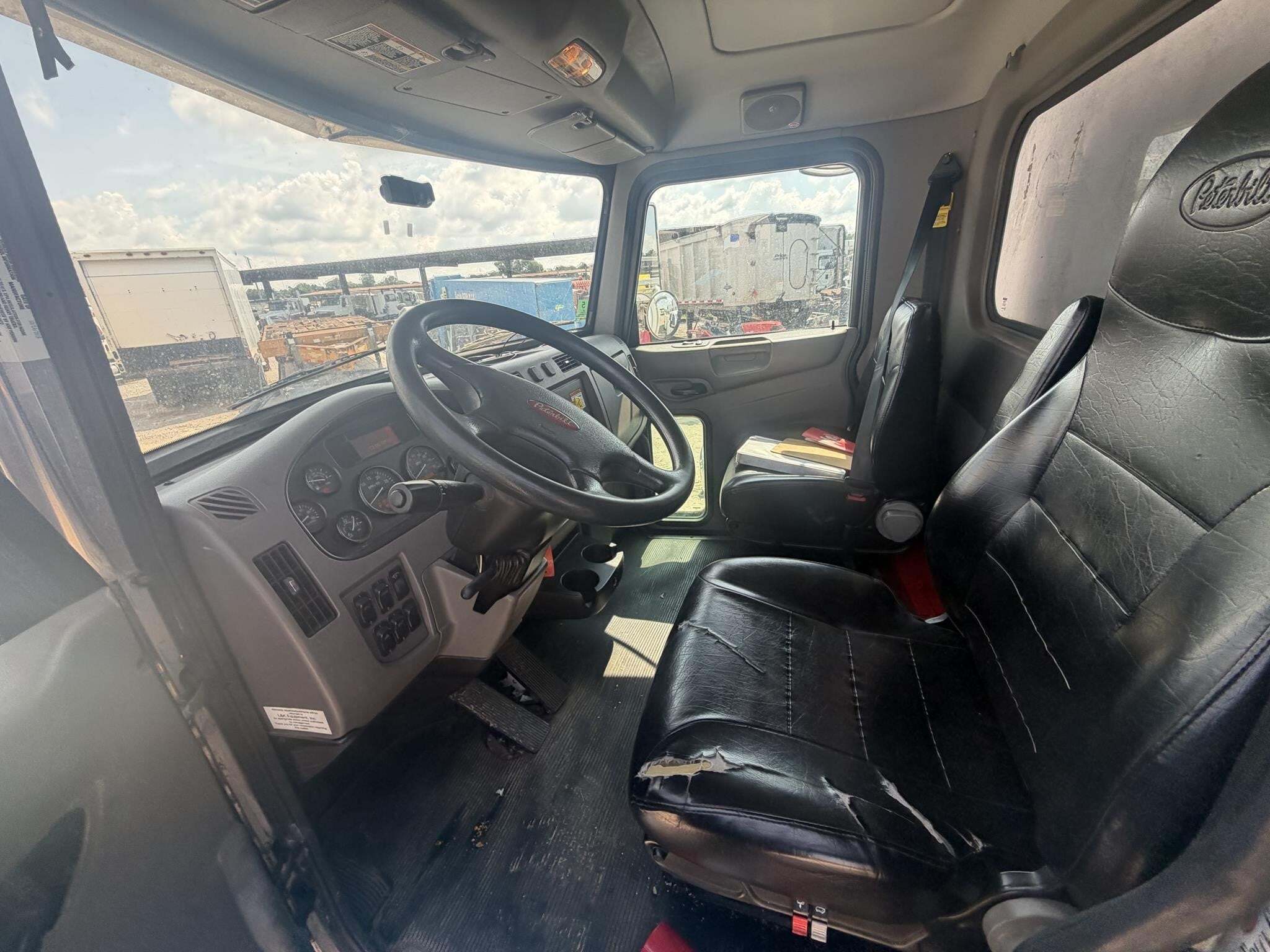 2017 Peterbilt 337 Semi Trucks/Trailer
