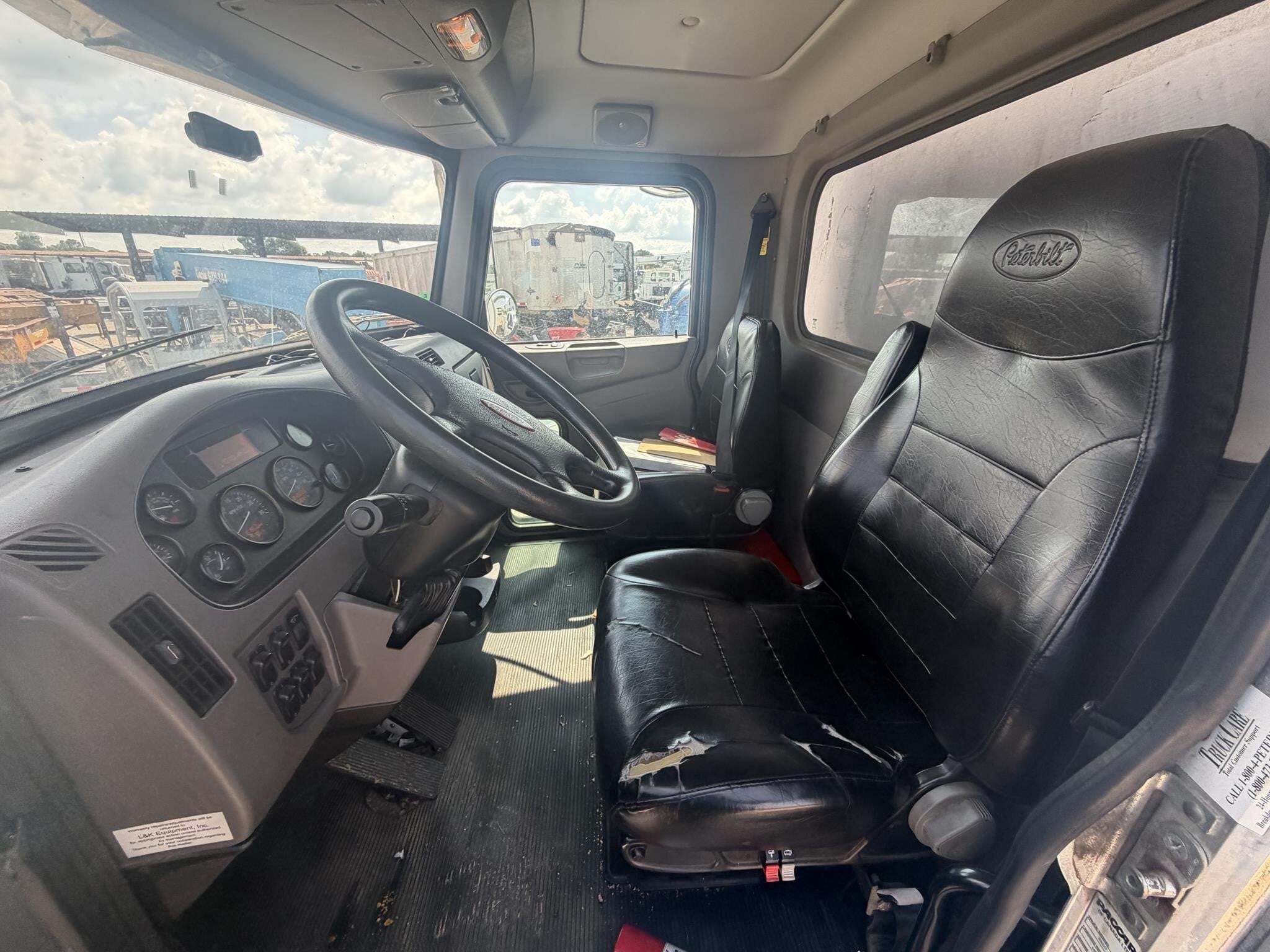 2017 Peterbilt 337 Semi Trucks/Trailer
