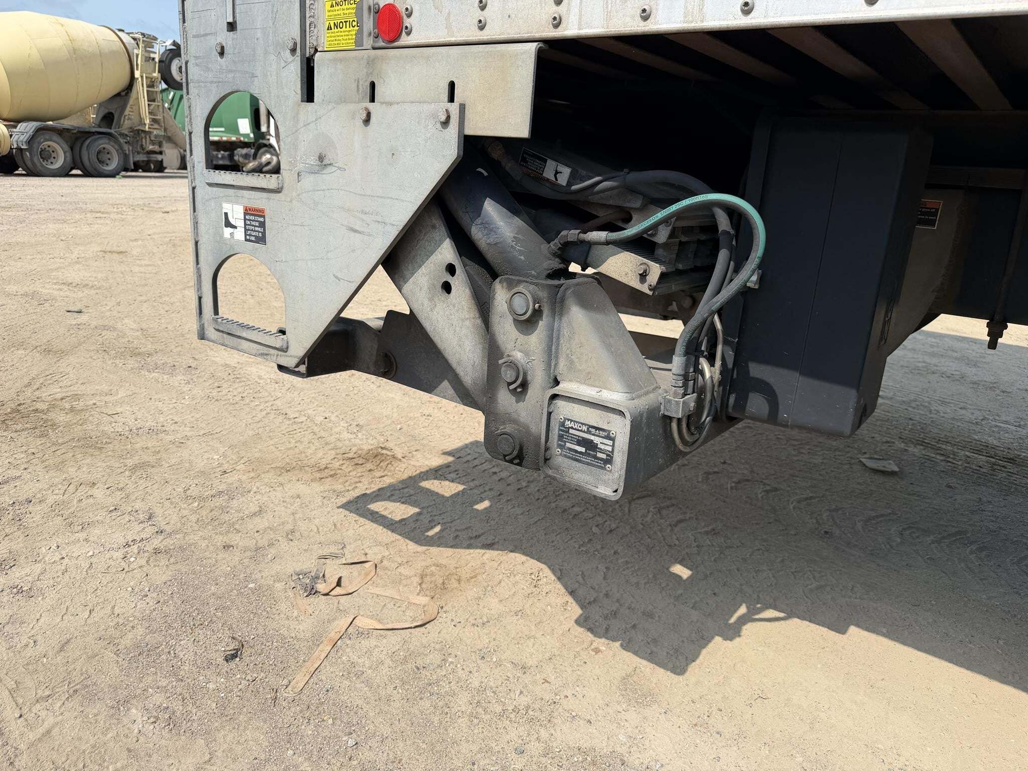 2017 Peterbilt 337 Semi Trucks/Trailer