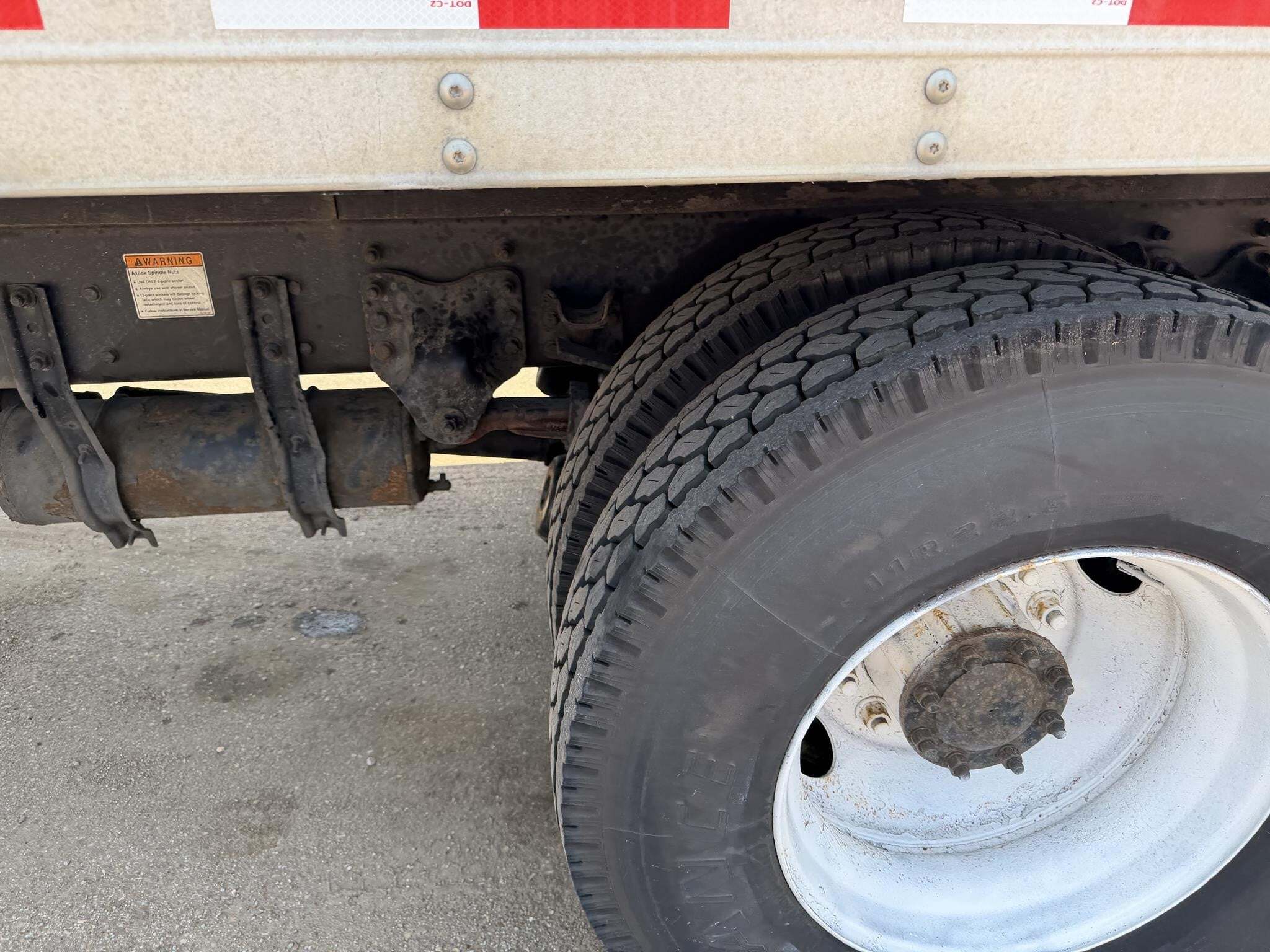 2013 Freightliner BUSINESS CLASS M2 106 Semi Trucks/Trailer
