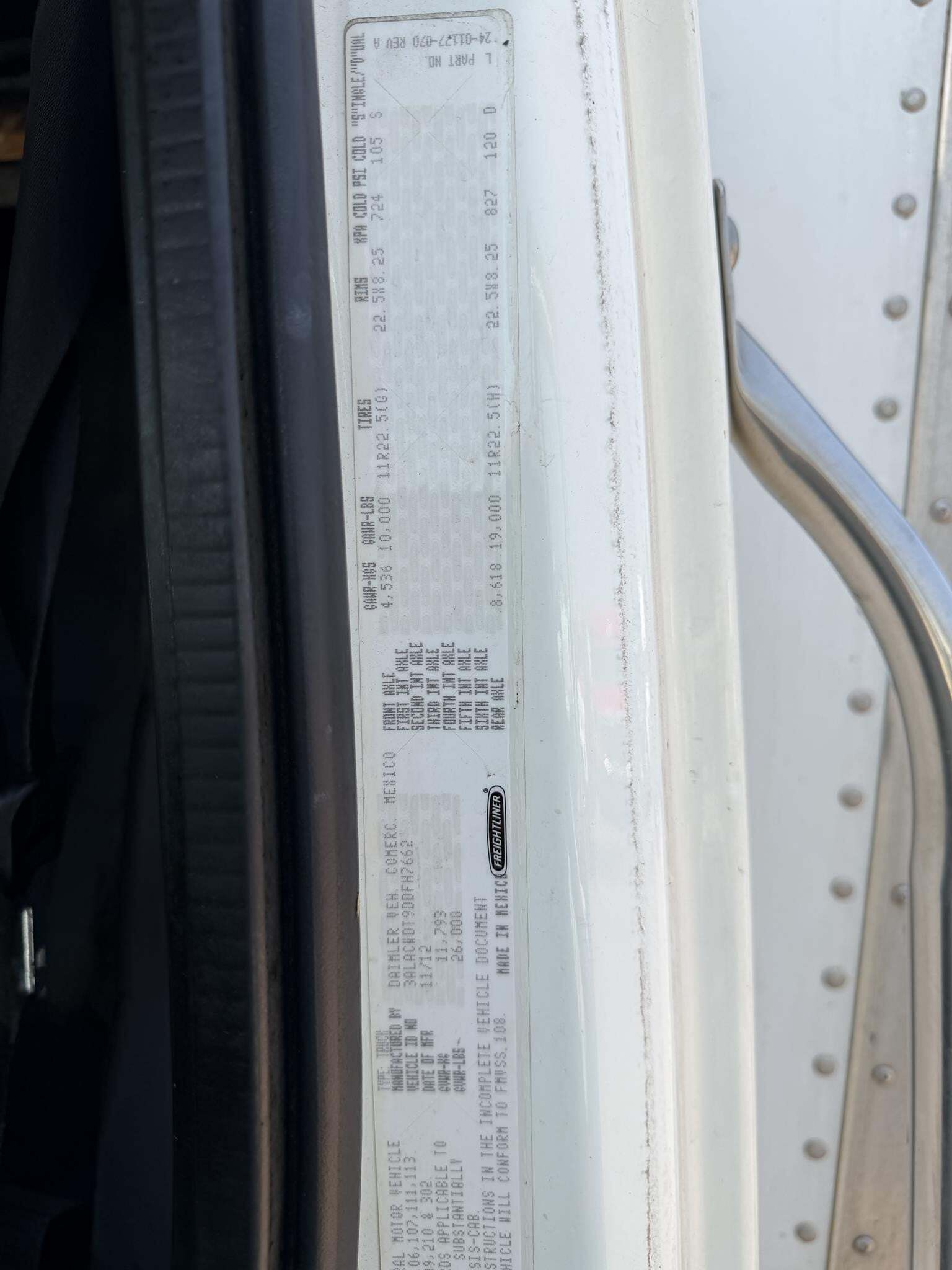 2013 Freightliner BUSINESS CLASS M2 106 Semi Trucks/Trailer