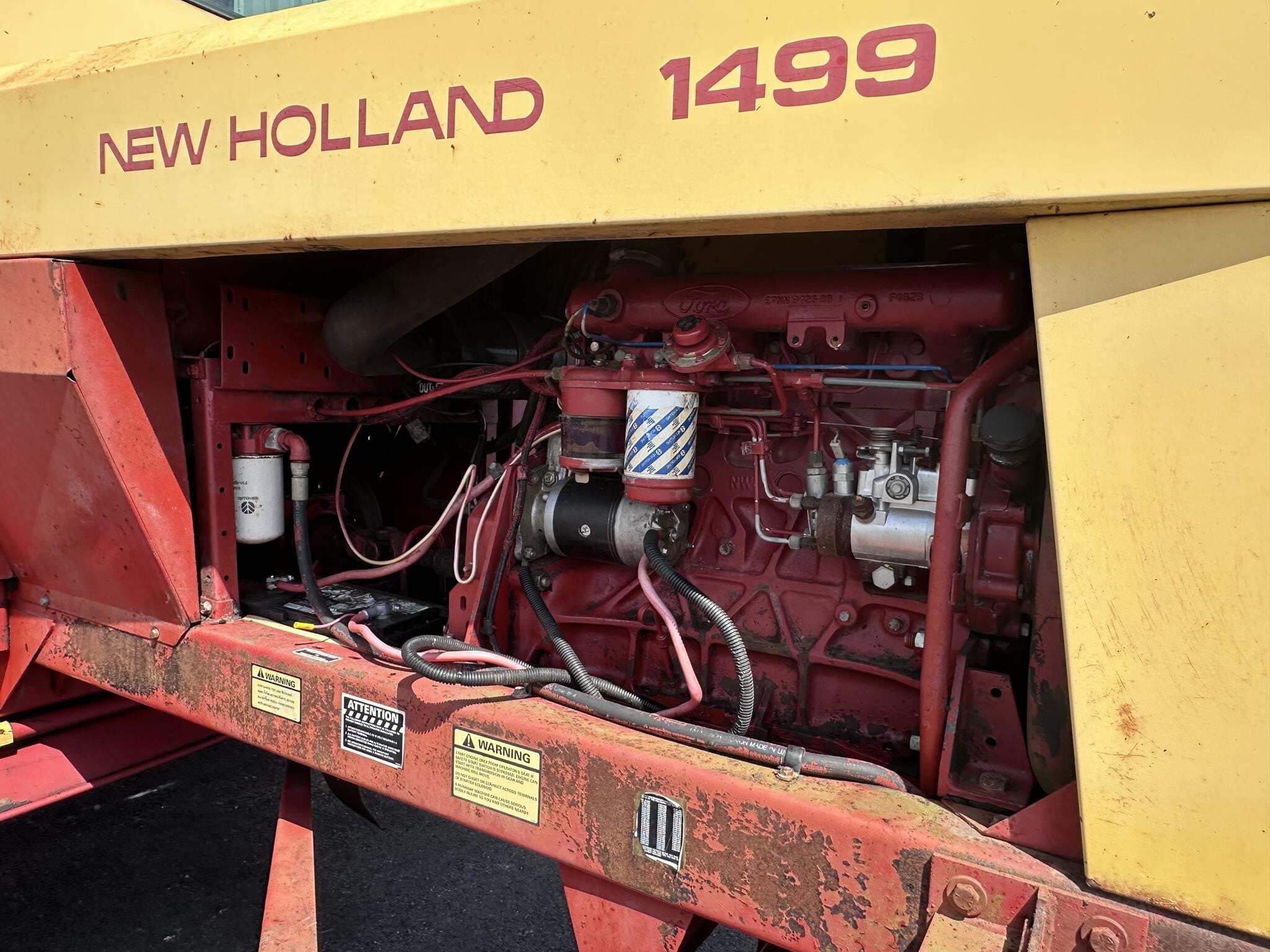 1992 New Holland 1499 Self-Propelled Windrowers and Swather
