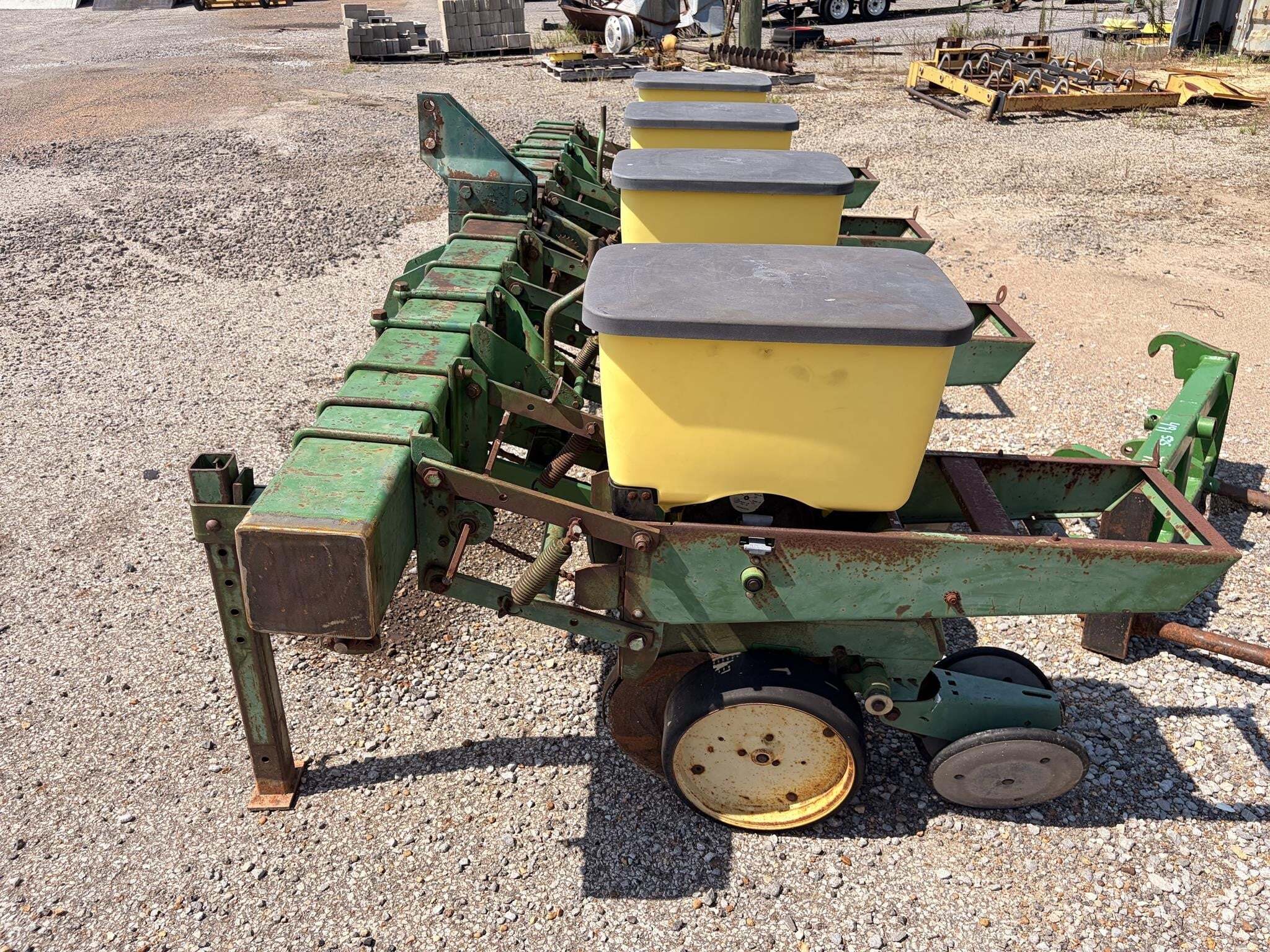  John Deere 7100 Planter