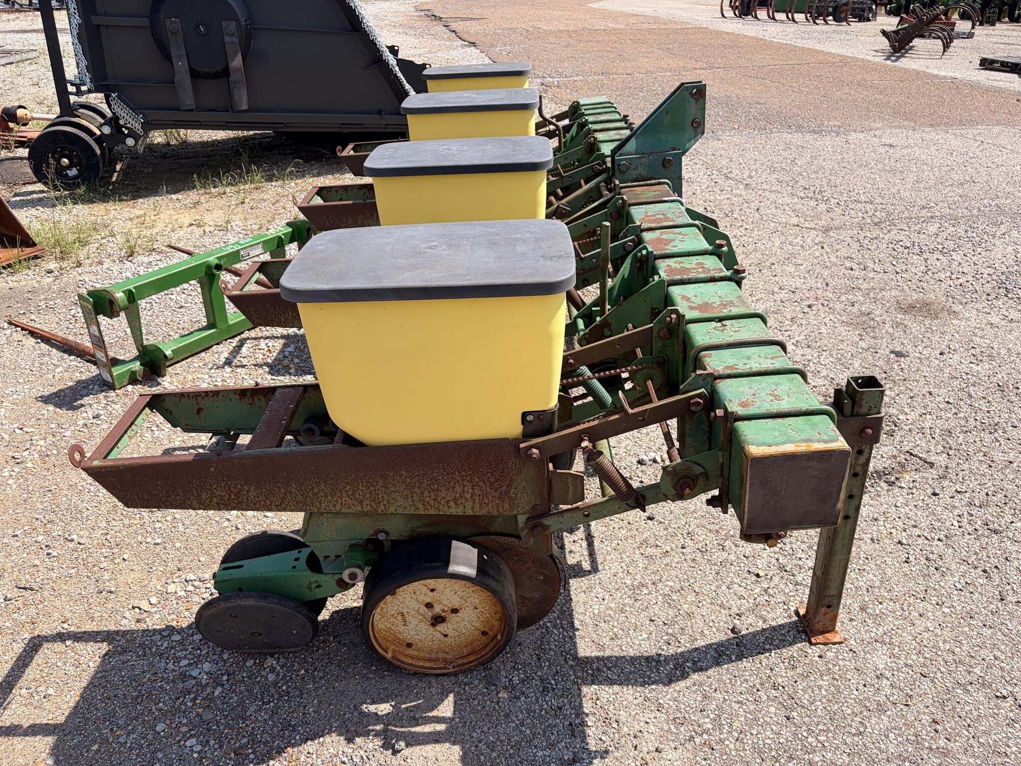  John Deere 7100 Planter
