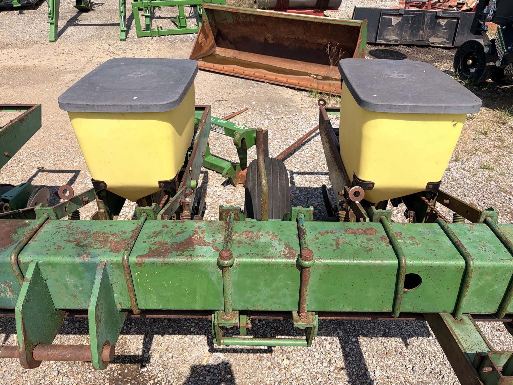  John Deere 7100 Planter