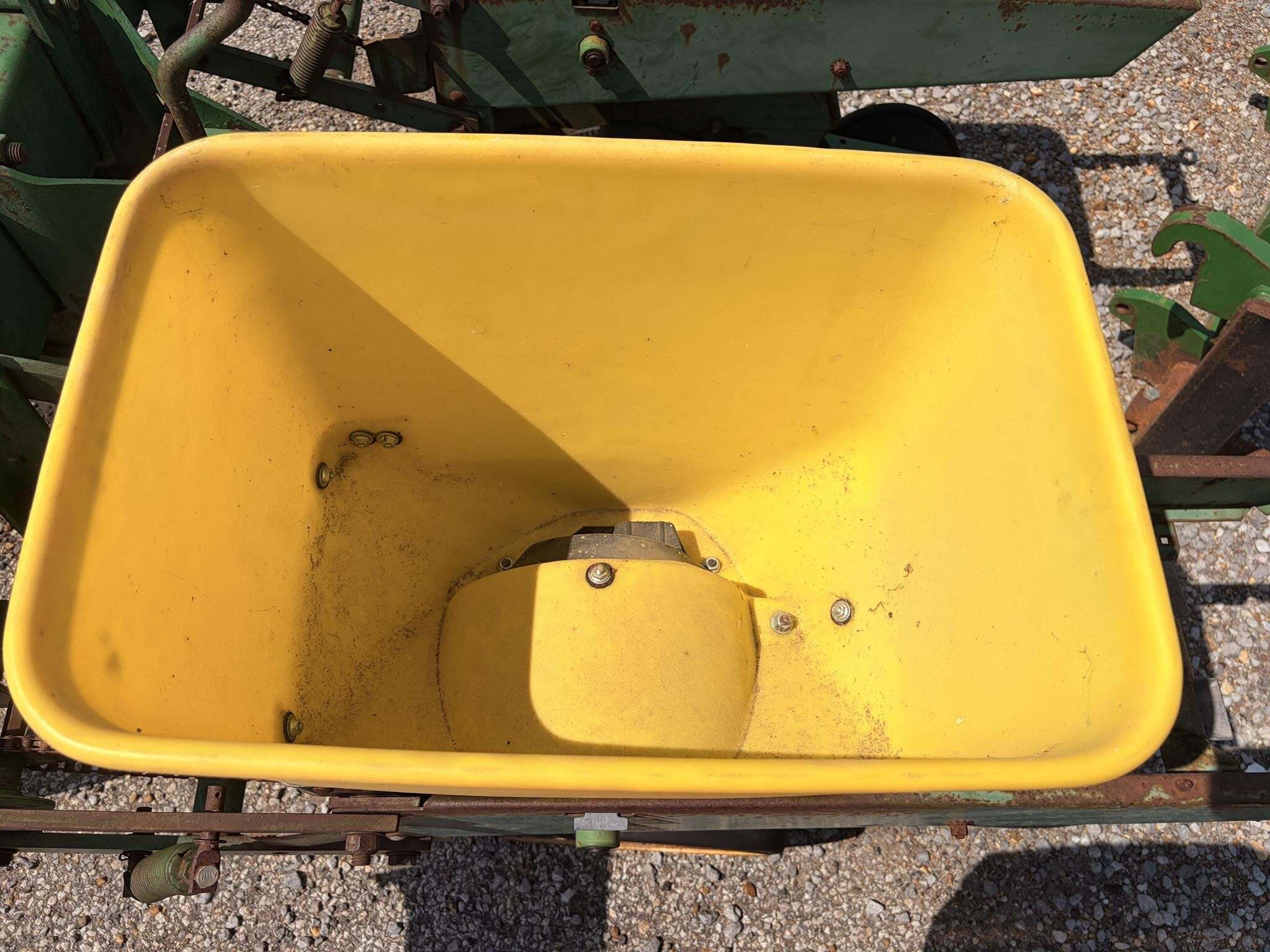  John Deere 7100 Planter