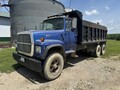 1989 Ford L8000 Semi Trucks/Trailer
