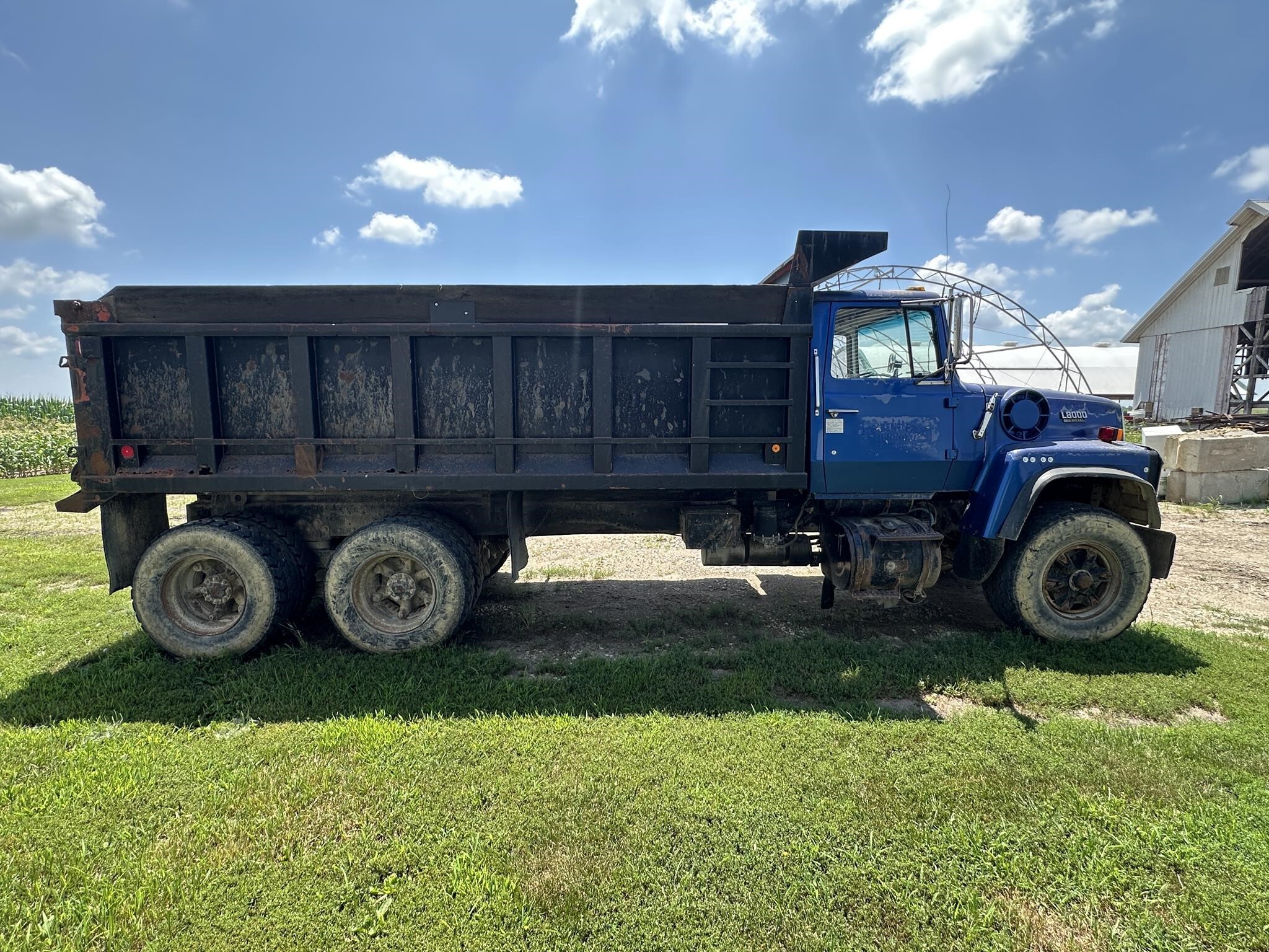 1989 Ford L8000 Semi Trucks/Trailer