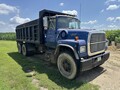 1989 Ford L8000 Semi Trucks/Trailer