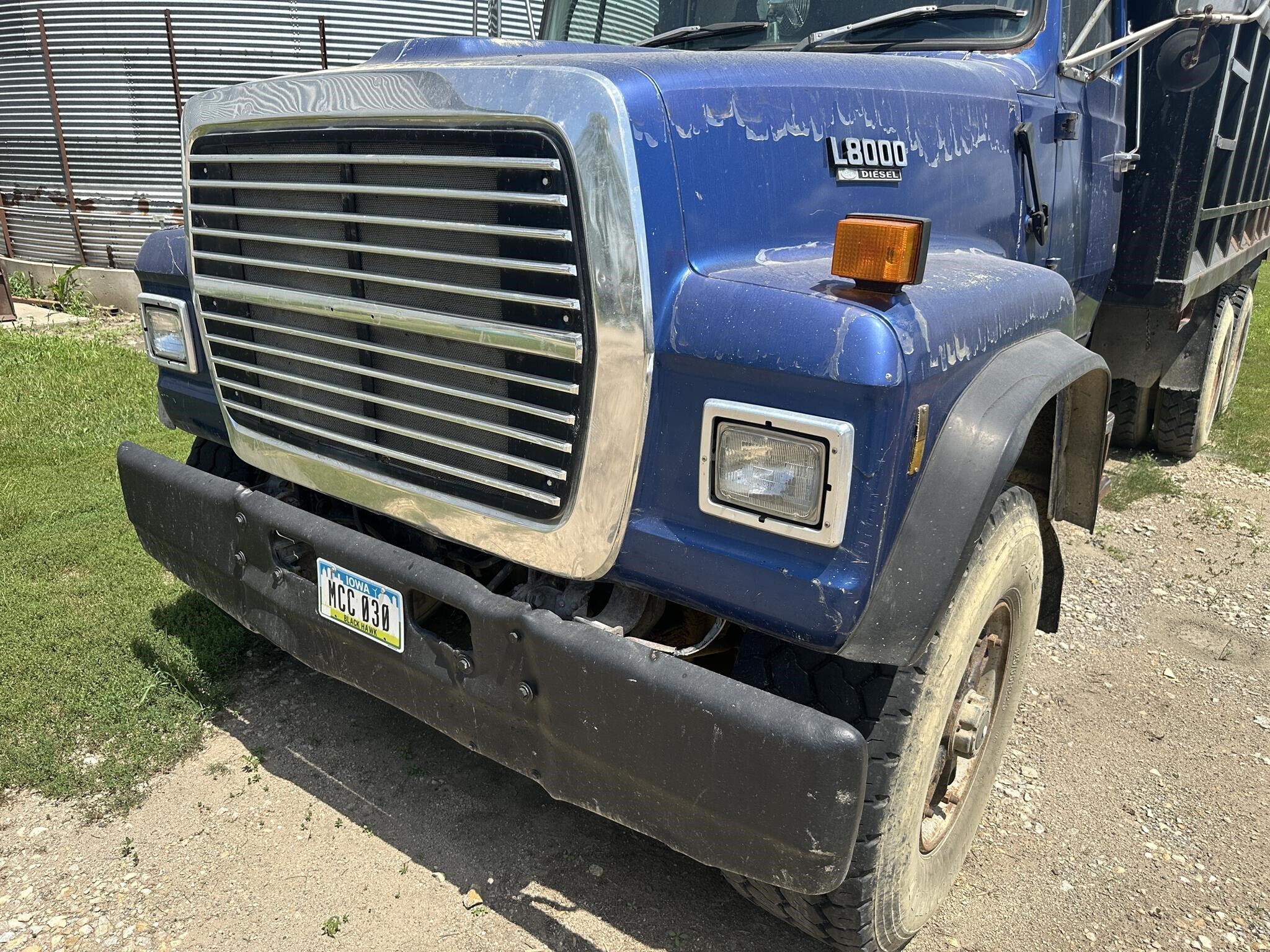 1989 Ford L8000 Semi Trucks/Trailer