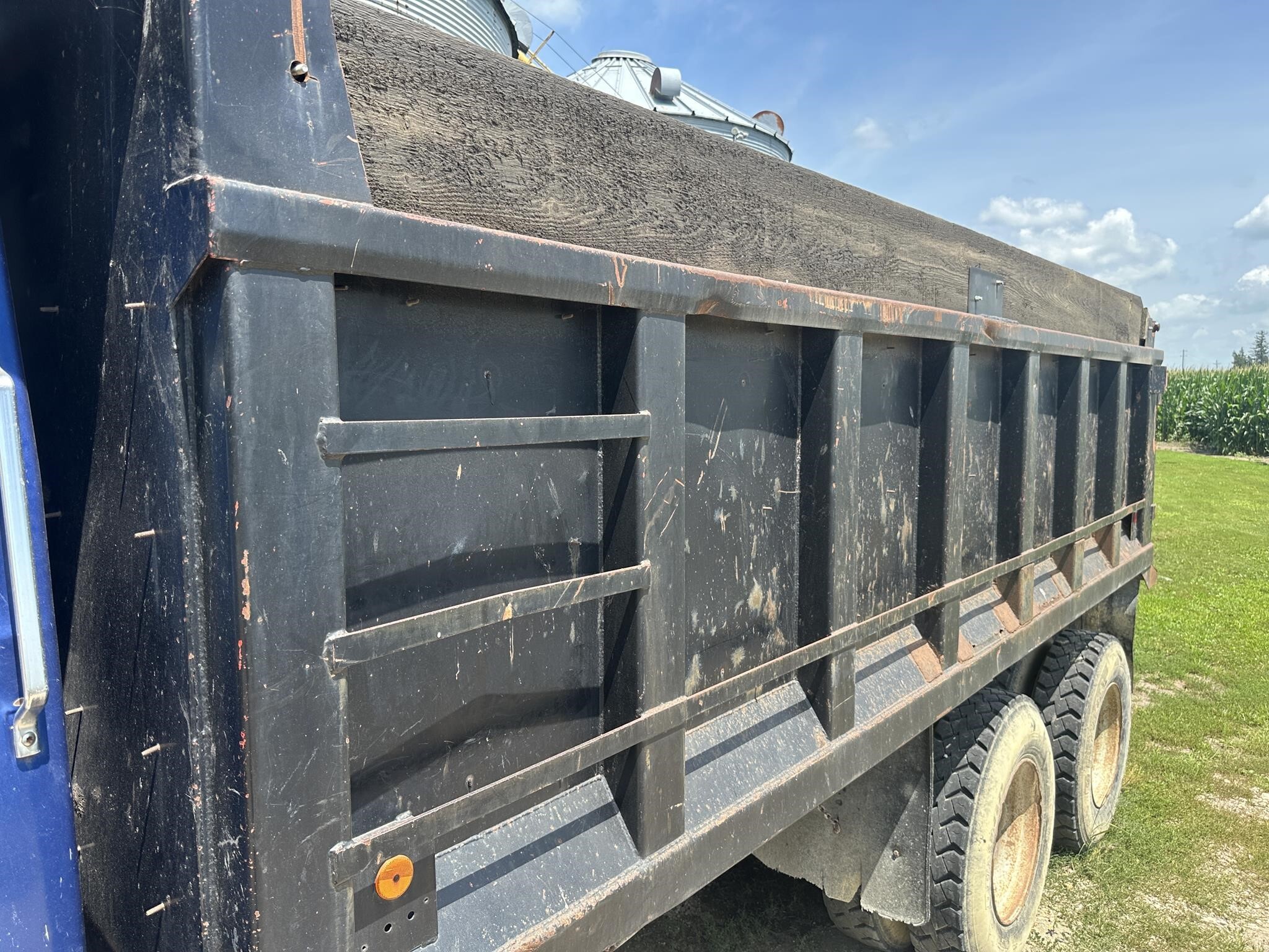 1989 Ford L8000 Semi Trucks/Trailer