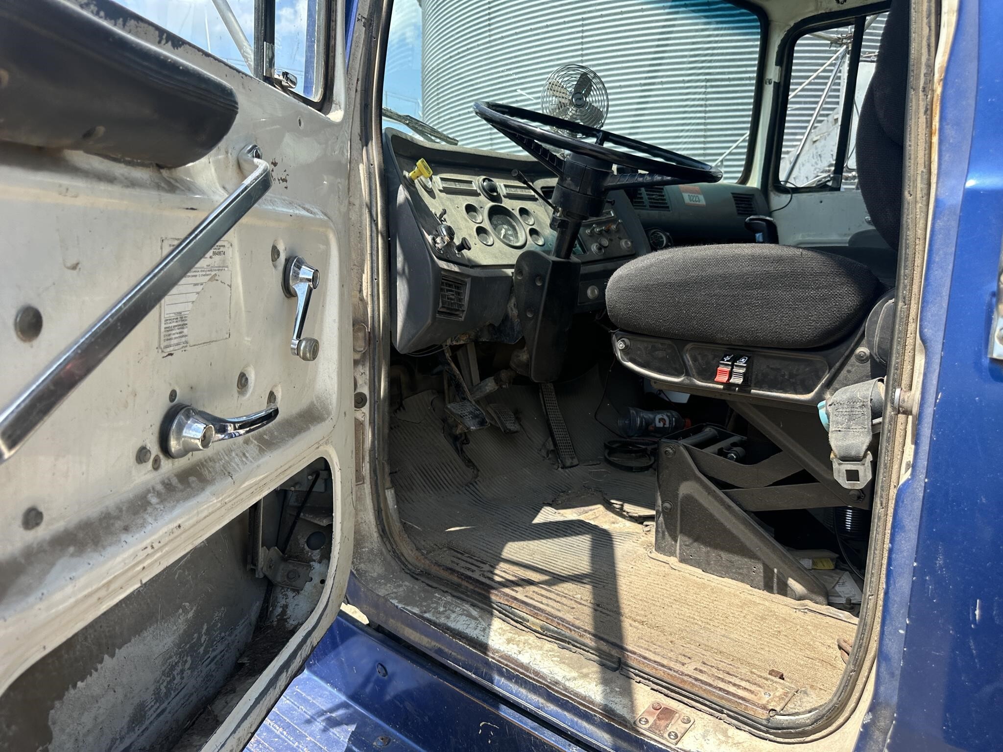 1989 Ford L8000 Semi Trucks/Trailer