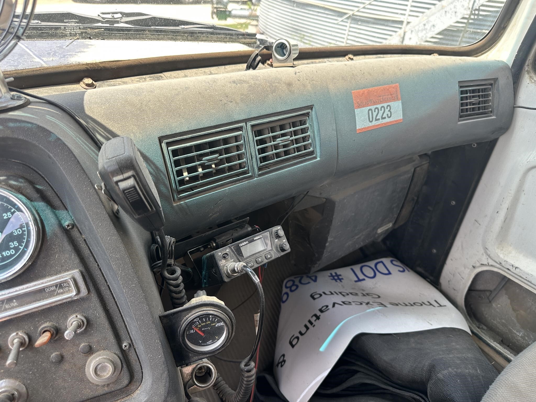1989 Ford L8000 Semi Trucks/Trailer