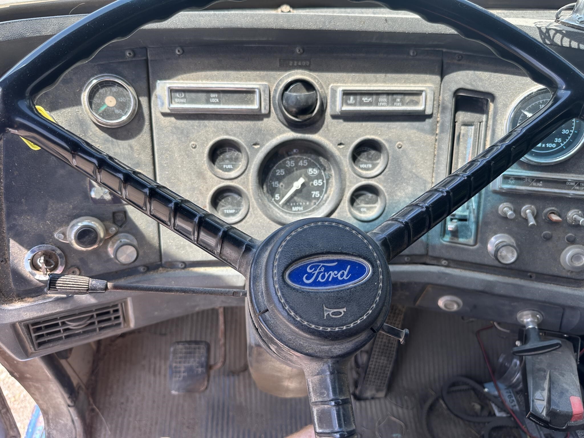 1989 Ford L8000 Semi Trucks/Trailer