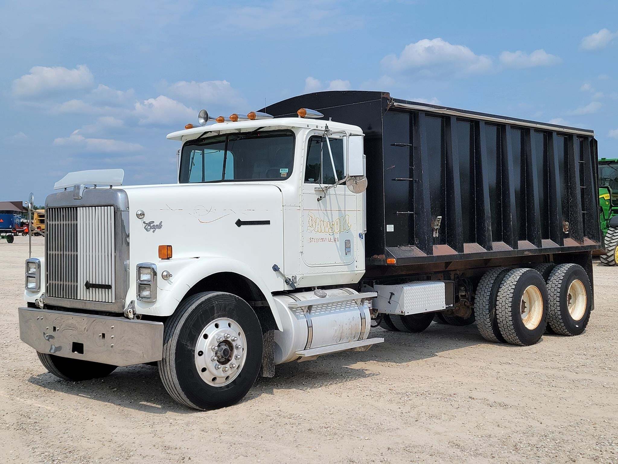 1993 International 9300 Semi Trucks/Trailer