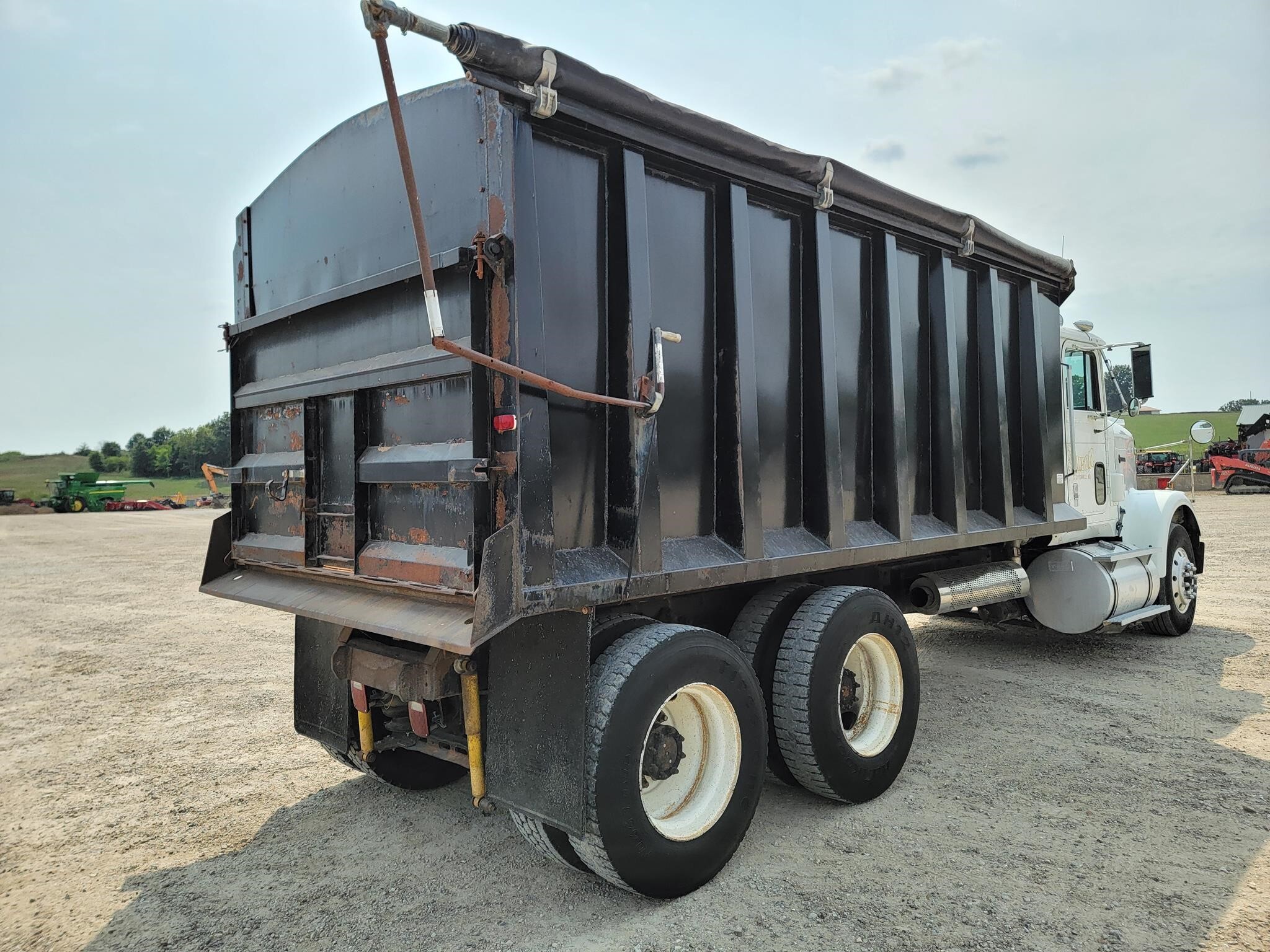 1993 International 9300 Semi Trucks/Trailer