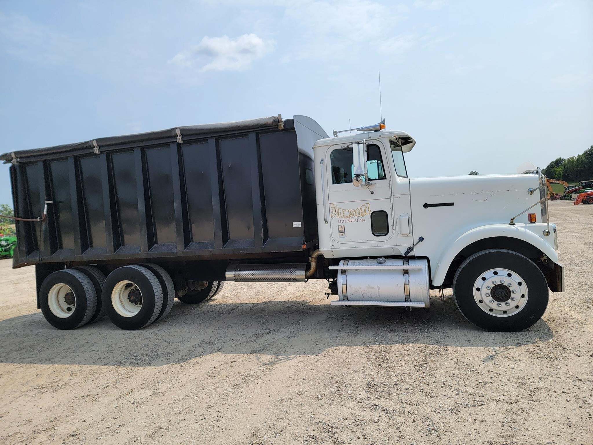 1993 International 9300 Semi Trucks/Trailer
