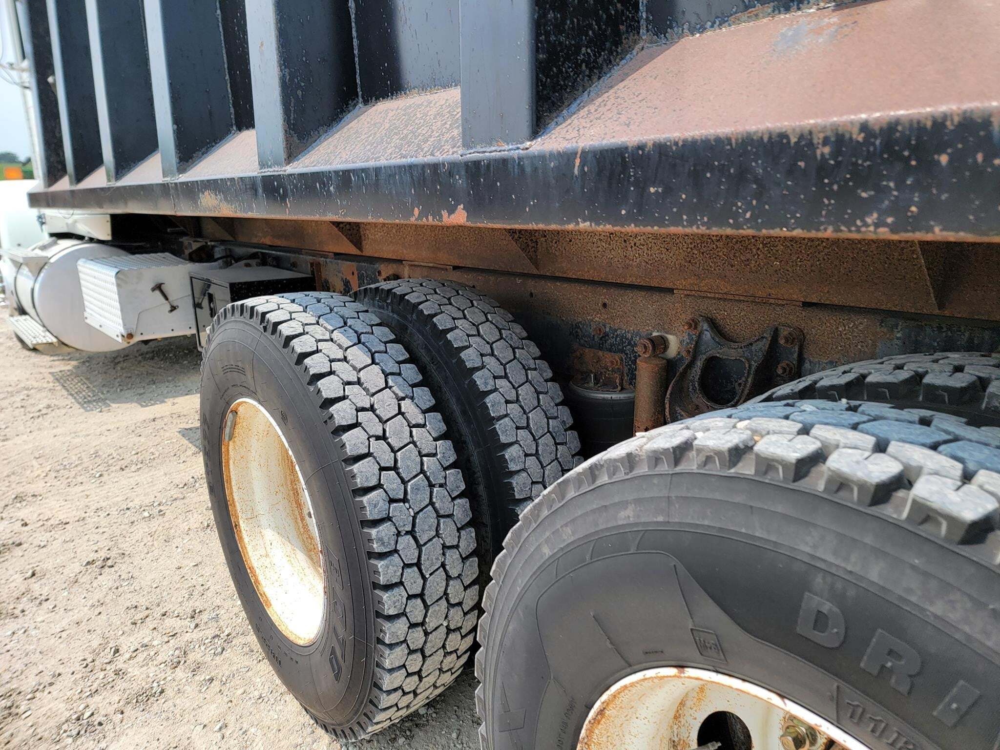 1993 International 9300 Semi Trucks/Trailer
