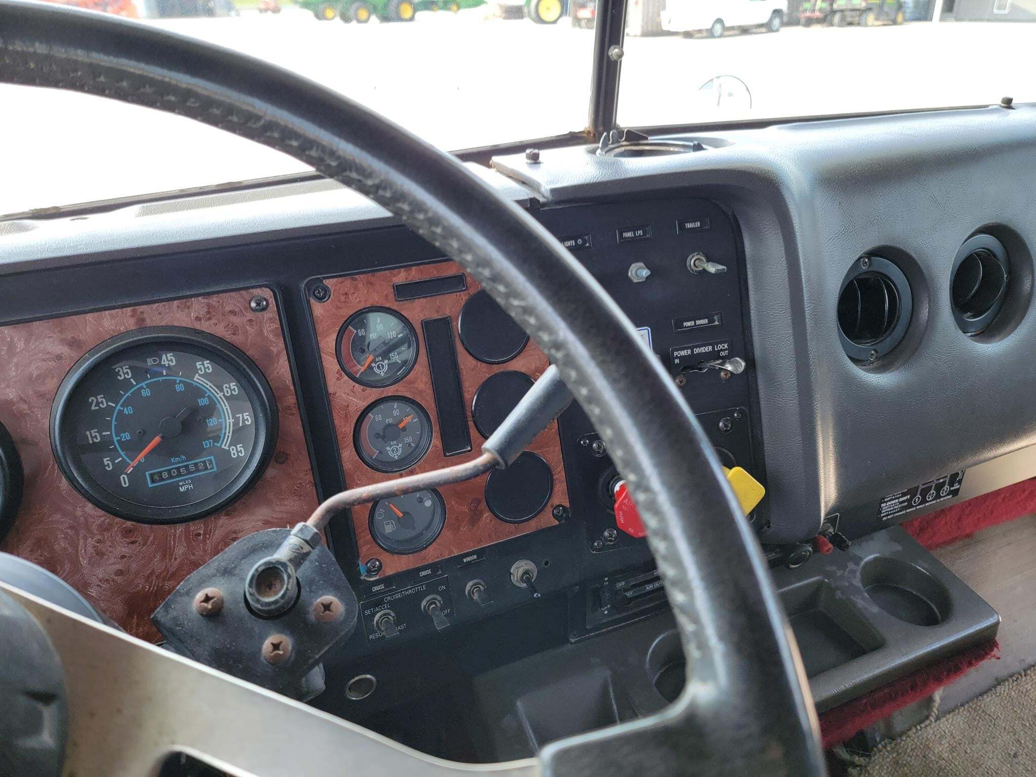 1993 International 9300 Semi Trucks/Trailer
