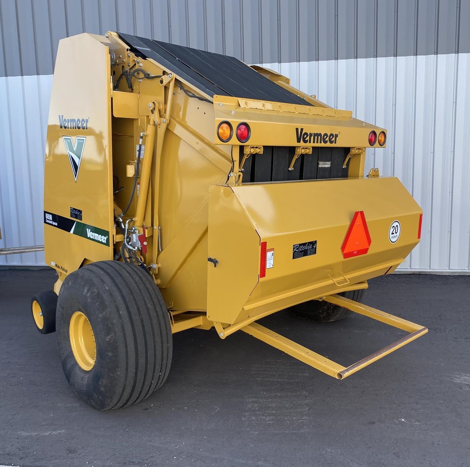 2023 Vermeer 605N Round Baler