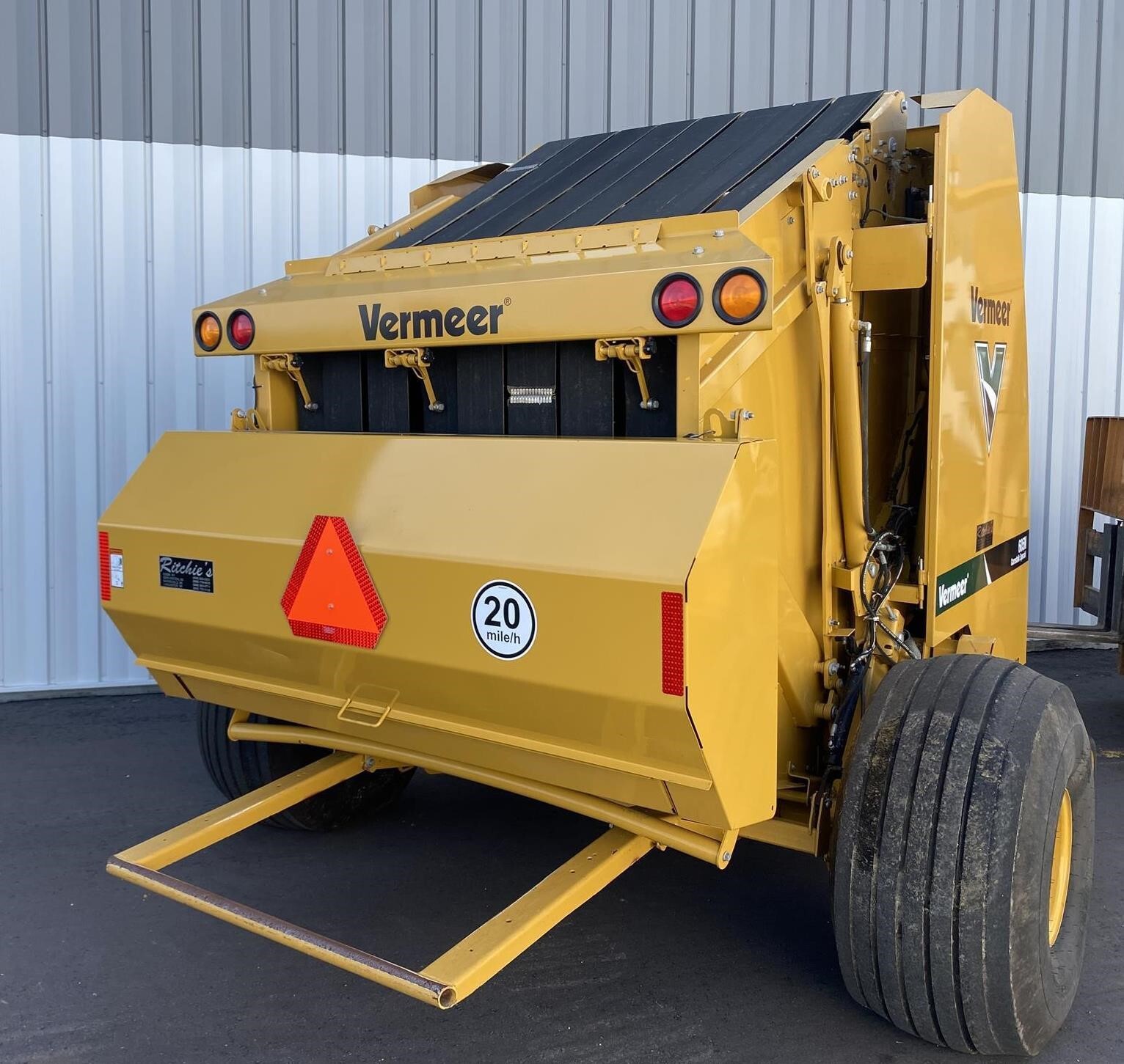 2023 Vermeer 605N Round Baler