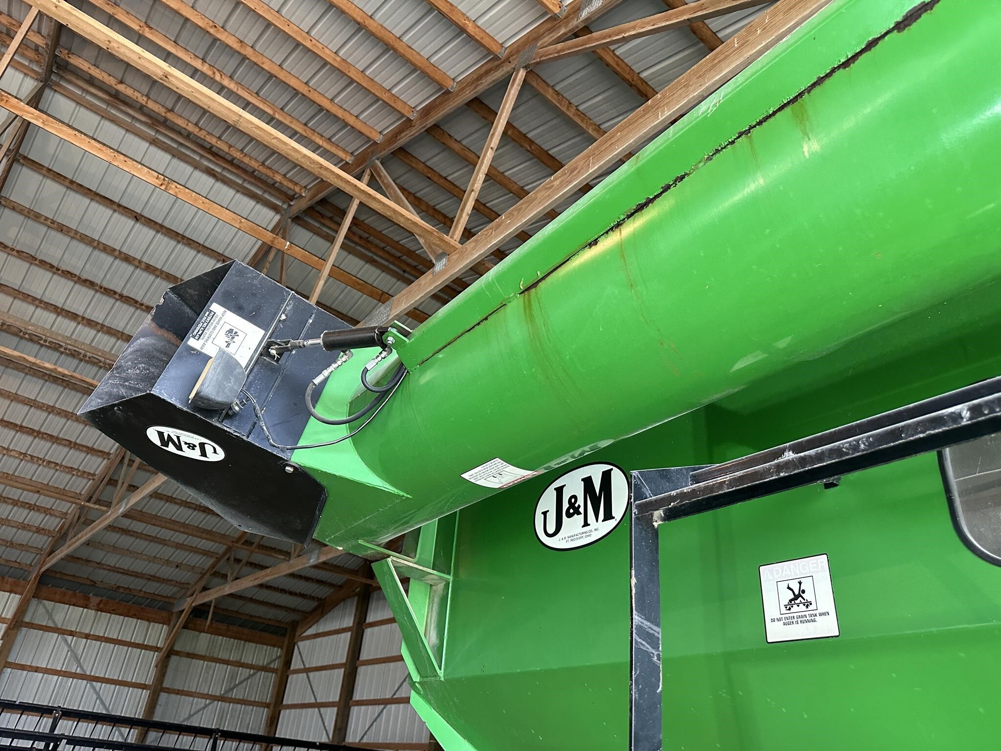 2004 J&M 875-18 Grain Cart