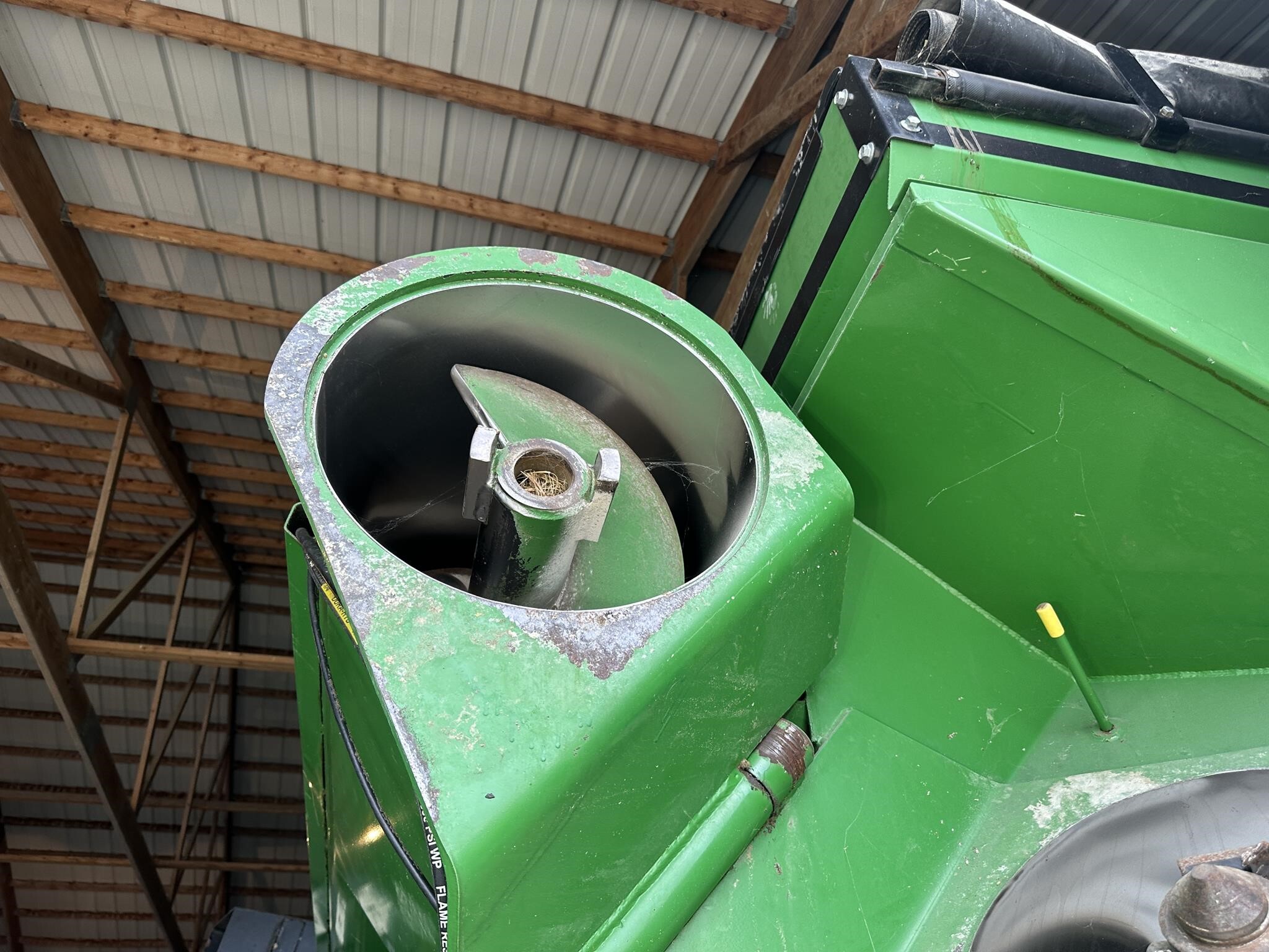 2004 J&M 875-18 Grain Cart