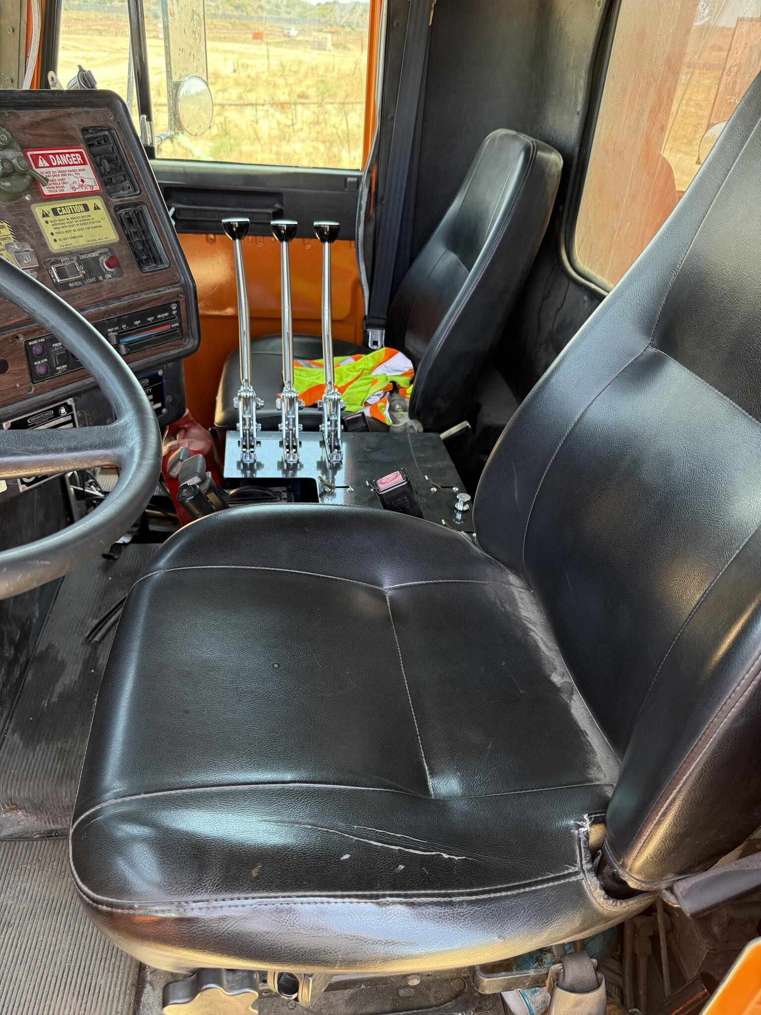 1998 Freightliner 114SD Semi Trucks/Trailer