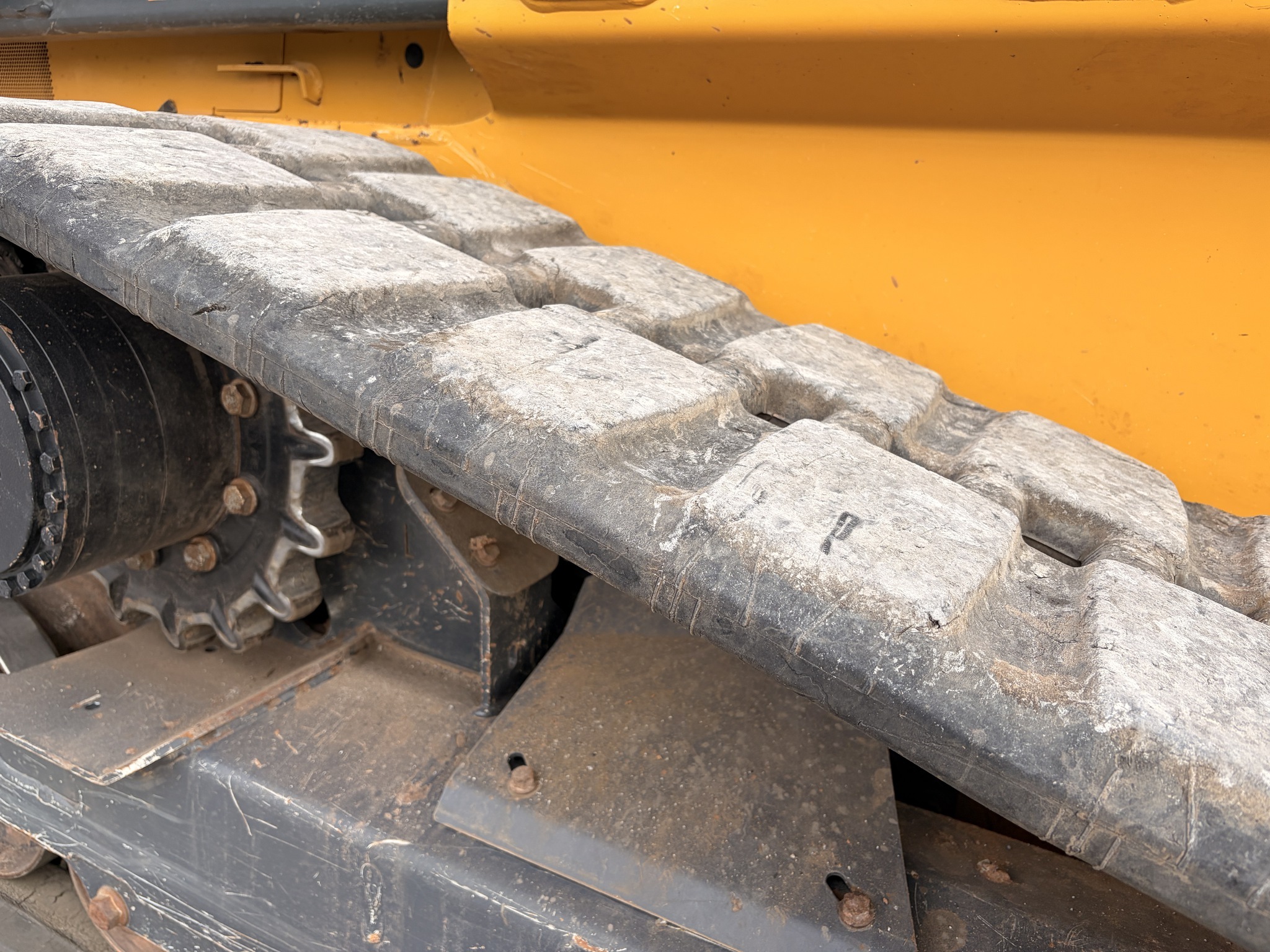 2023 Deere 331G Skid Steer
