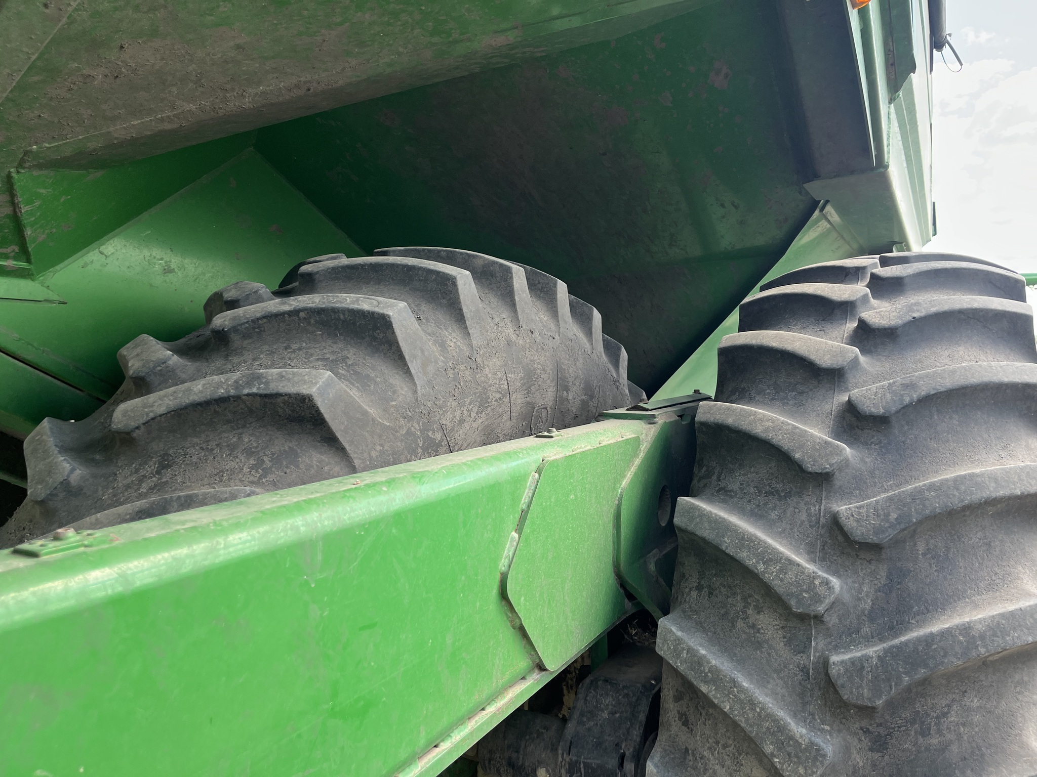 2014 Unverferth 1315 Grain Cart