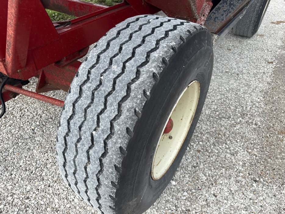 1996 Brent 640 Gravity Wagon
