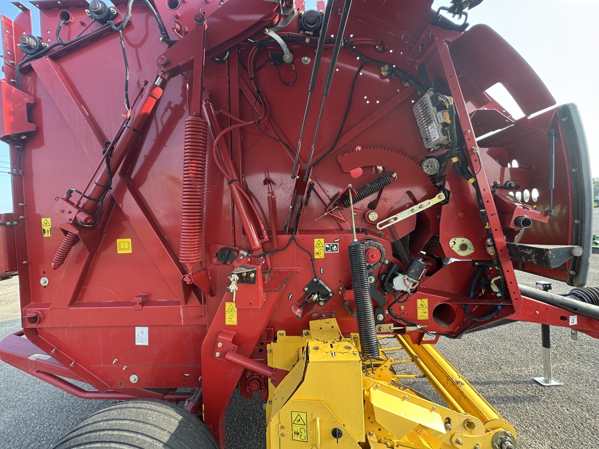 2016 New Holland Rollbelt 460 Bale Wrapper