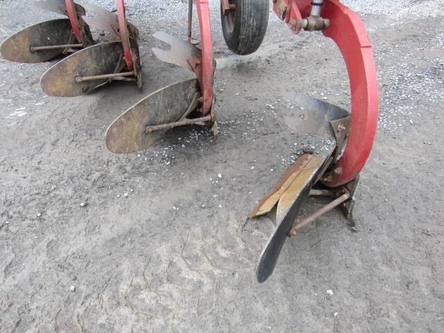  Case IH 145 Plow