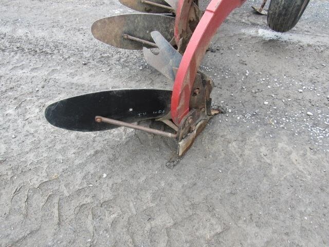  Case IH 145 Plow