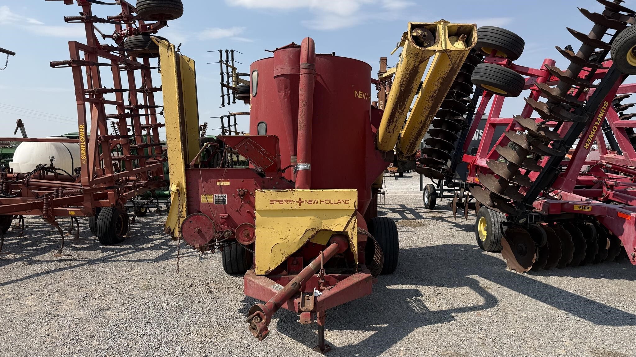  New Holland 358 Grinders and Mixer