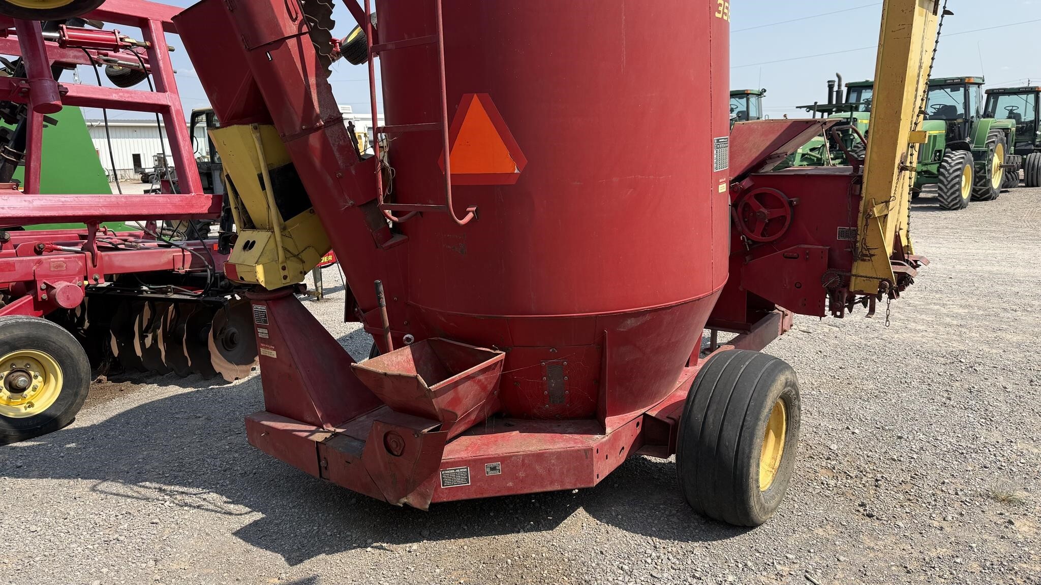  New Holland 358 Grinders and Mixer