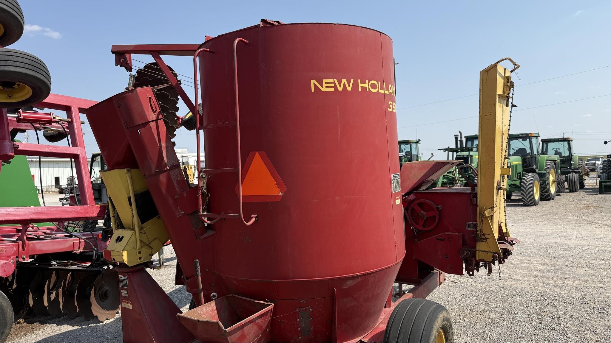 New Holland 358 Grinders and Mixer