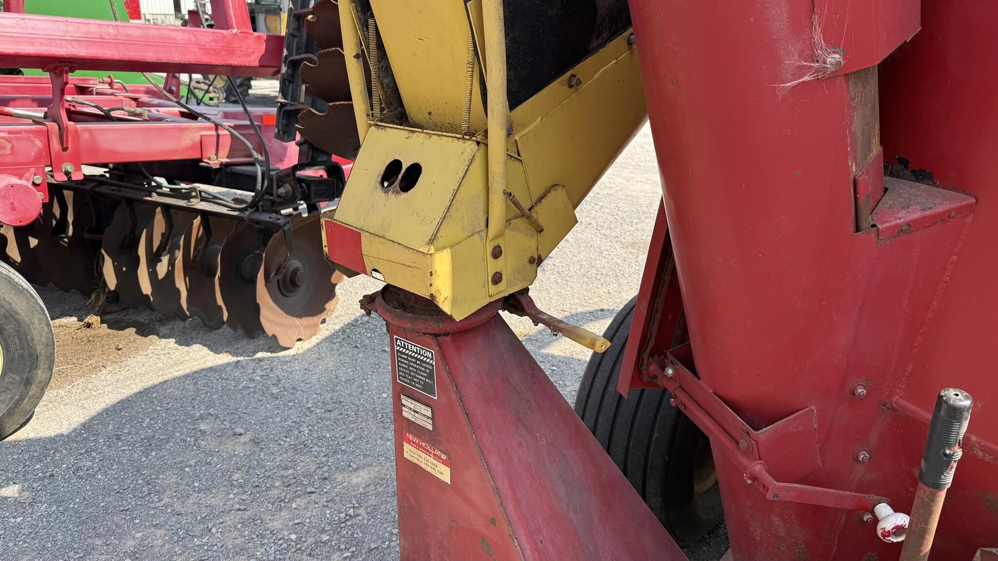  New Holland 358 Grinders and Mixer