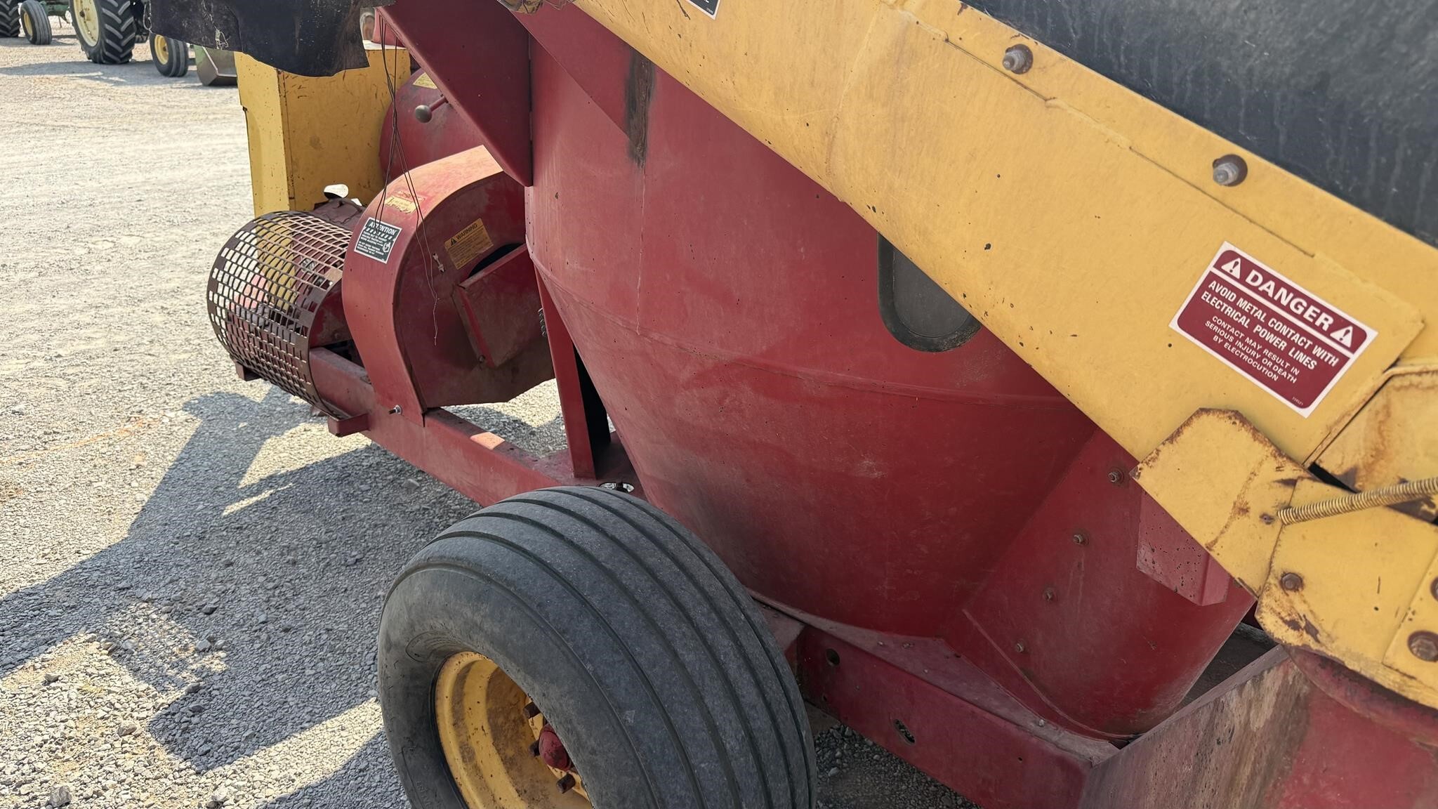  New Holland 358 Grinders and Mixer