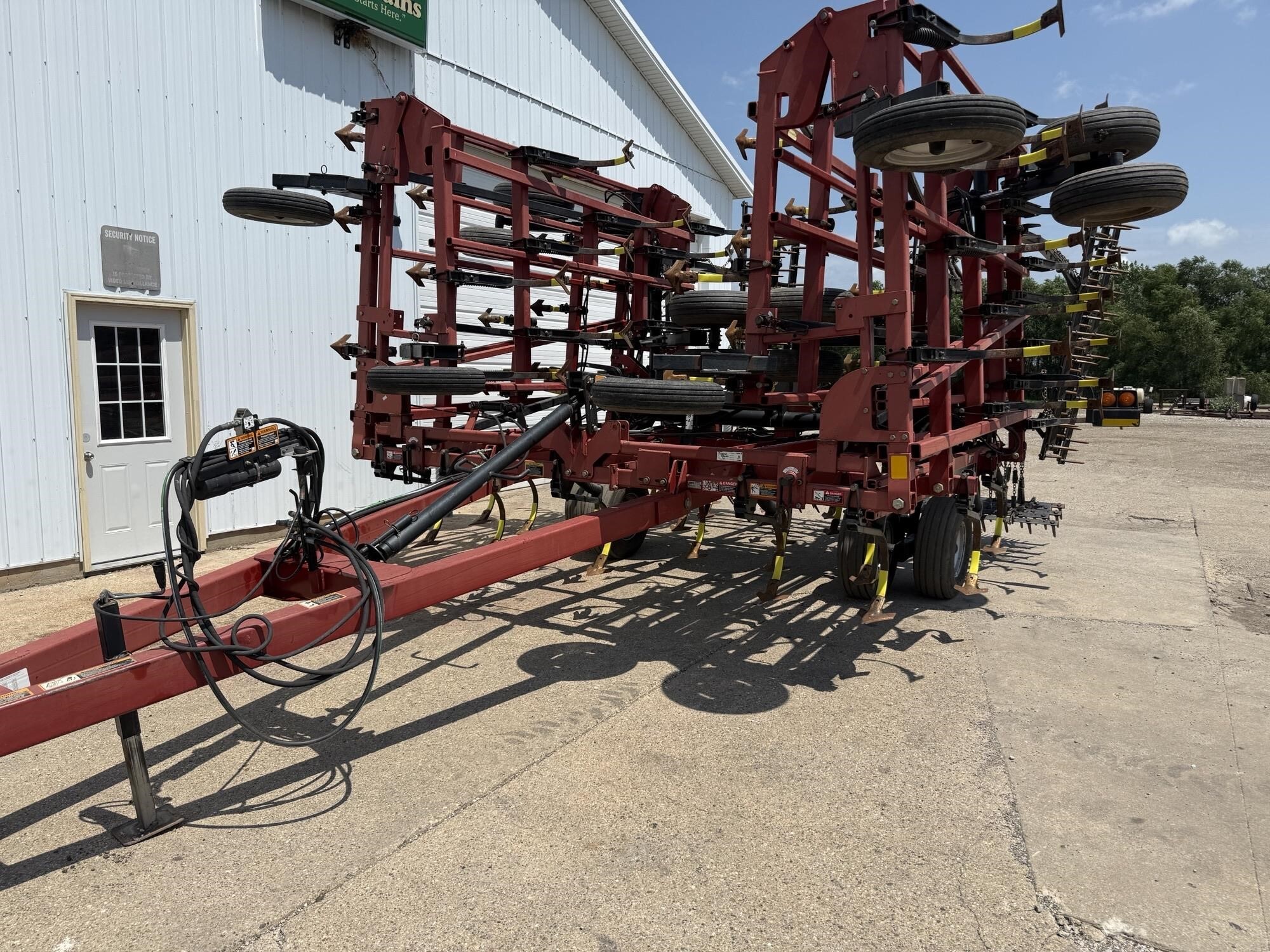 2006 Case IH Tigermate II Field Cultivator