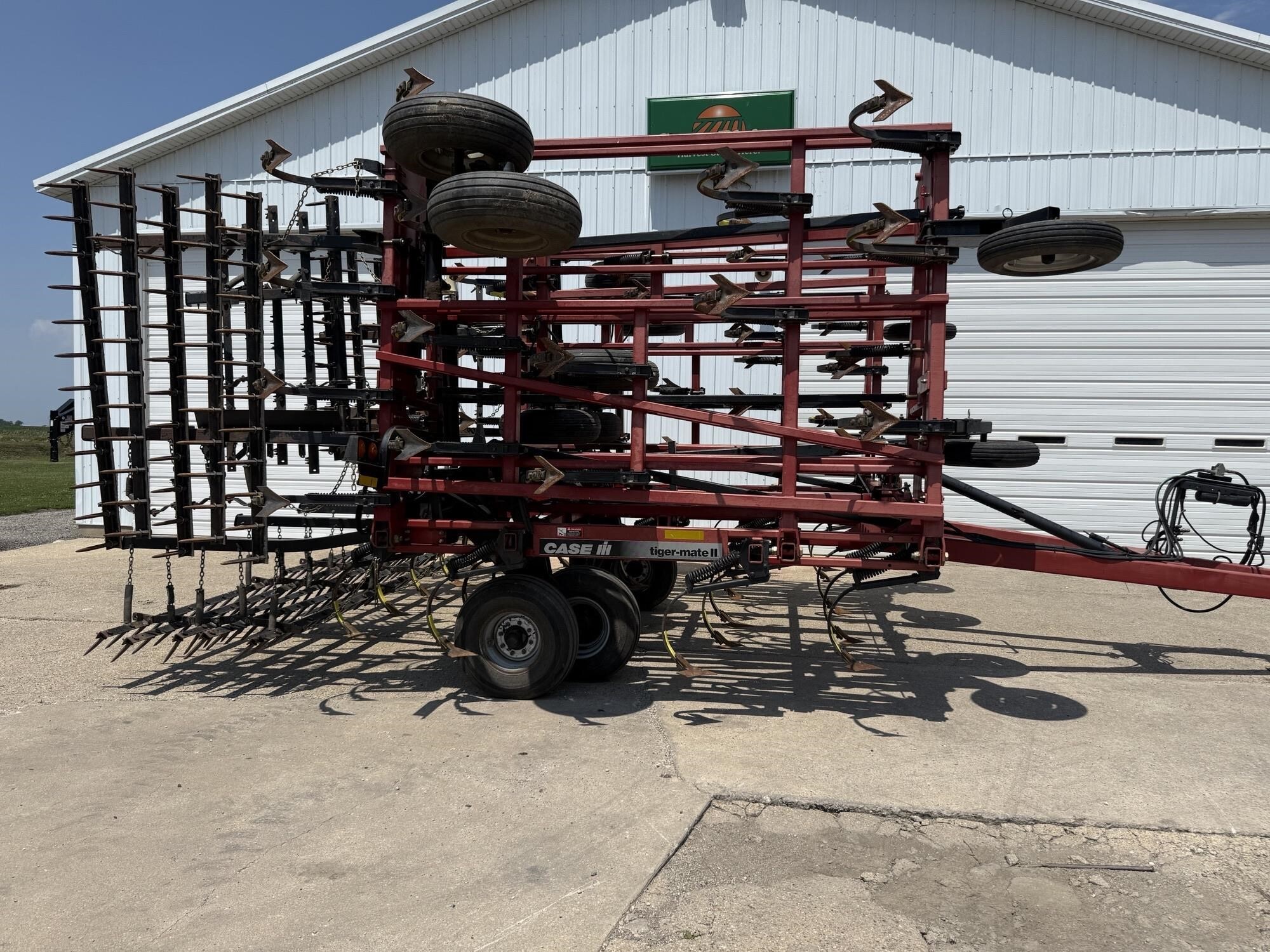 2006 Case IH Tigermate II Field Cultivator