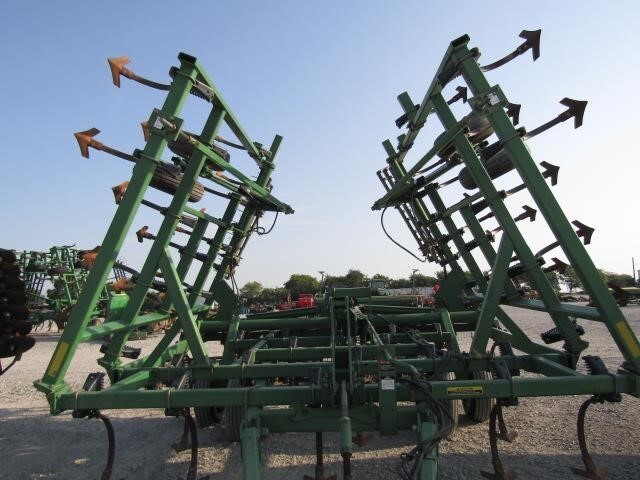  John Deere 980 Field Cultivator