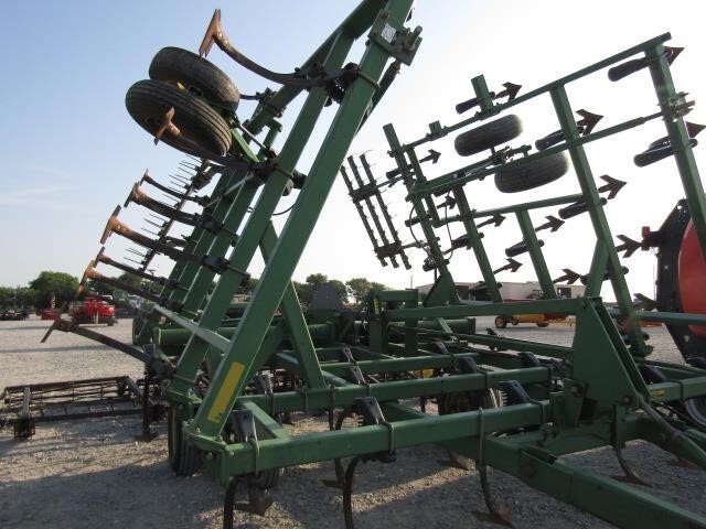  John Deere 980 Field Cultivator