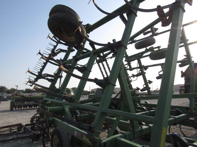  John Deere 980 Field Cultivator