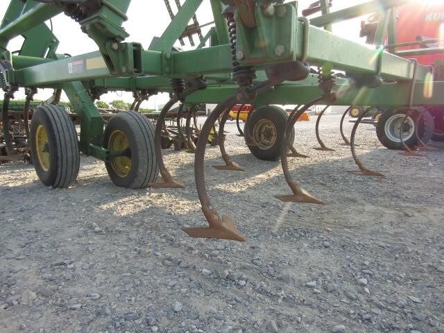  John Deere 980 Field Cultivator