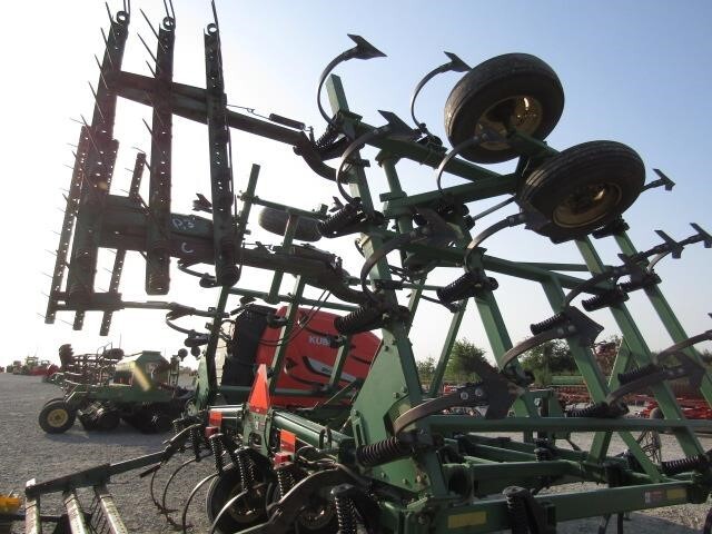  John Deere 980 Field Cultivator
