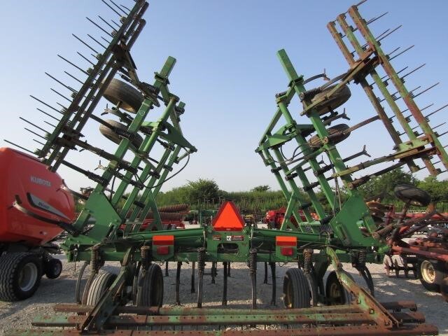  John Deere 980 Field Cultivator