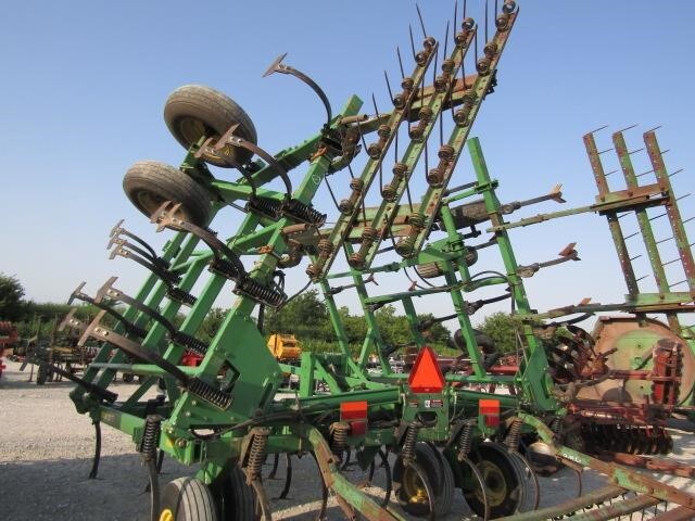 John Deere 980 Field Cultivator