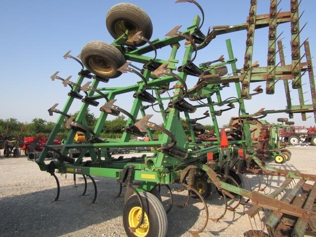  John Deere 980 Field Cultivator